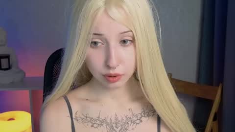 Misa online show from April 2026 07:04:01 PM