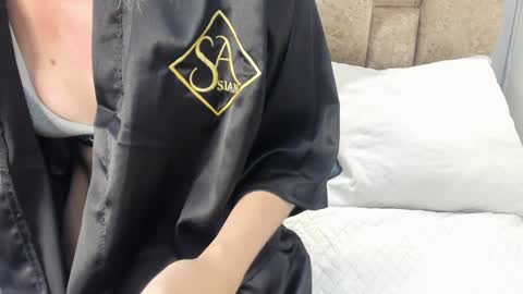 Snapshot of yulievans chatting on February 2025 02:37:01 PM yulievans online show from February 2025 02:37:01 PM