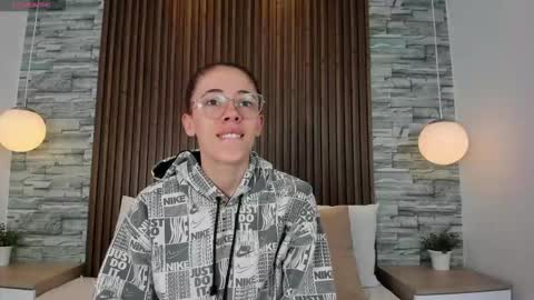 Snapshot of yulievans chatting on October 2025 01:10:01 PM yulievans online show from October 2025 01:10:01 PM