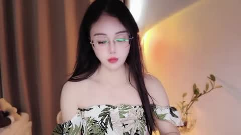 YunEr online show from July 2026 04:43:02 AM