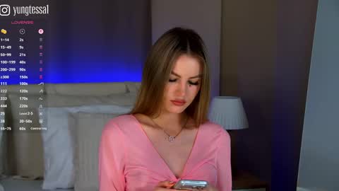 Snapshot of yungtessa chatting on May 2026 06:42:02 PM Tessa online show from May 2026 06:42:02 PM
