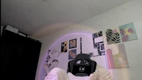 paola online show from April 2026 07:58:02 PM