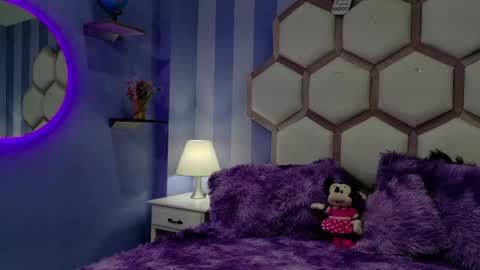 yvi online show from April 2026 12:08:02 PM