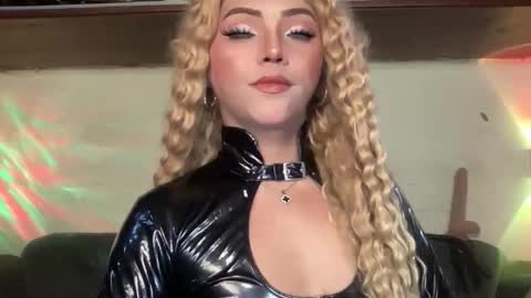 Miss Cali online show from October 2025 06:57:02 PM