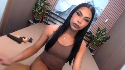 yvonnellvs online show from January 2026 04:11:01 PM