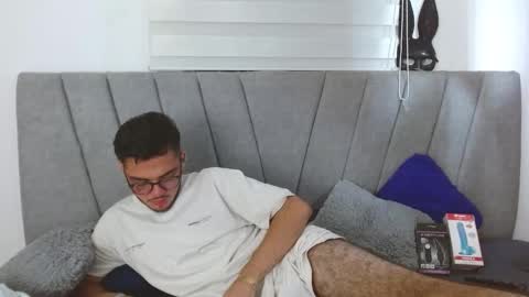 Zack  online show from November 2025 04:01:02 AM