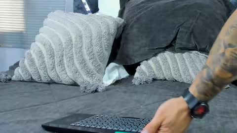 Richard online show from April 2026 04:23:01 PM