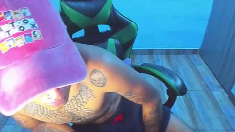 BiG Zafiro online show from December 2025 10:44:02 AM