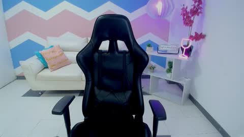 Zahira  online show from February 2026 05:33:01 PM