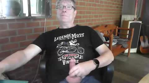 Snapshot of zalinger chatting on May 2026 04:45:01 PM zalinger online show from May 2026 04:45:01 PM