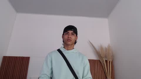 Zander online show from January 2025 01:04:02 PM