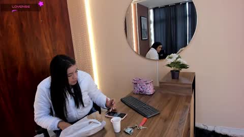 Snapshot of zara_andersson chatting on September 2025 12:27:02 PM Zara online show from September 2025 12:27:02 PM