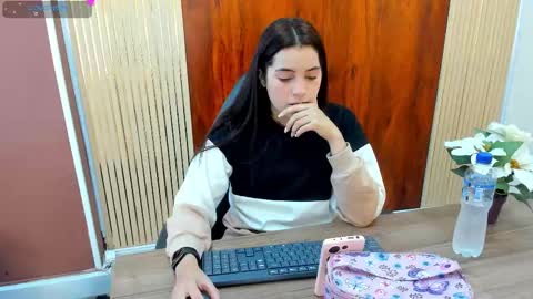 Snapshot of zara_andersson chatting on September 2025 12:40:01 PM Zara online show from September 2025 12:40:01 PM