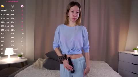 Criss  online show from November 2025 07:13:01 PM