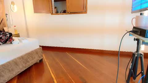 Zarah Andrews online show from December 2025 12:10:01 PM