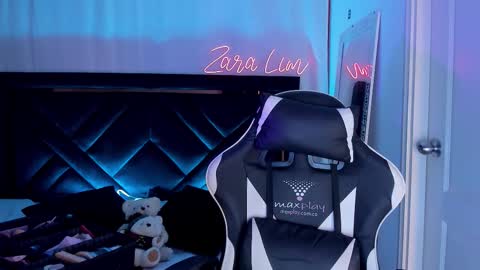 Zara Lim  online show from November 2025 03:11:02 PM