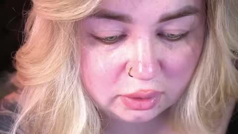 Lola online show from April 2026 08:43:01 PM