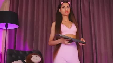 zariaavera online show from May 2026 09:23:02 PM