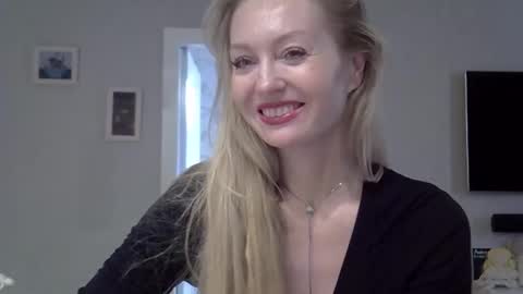 Zarina Swift online show from October 2025 11:11:01 AM