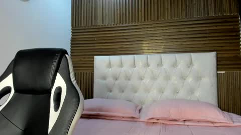 Zarina Waynne online show from April 2026 01:38:02 PM