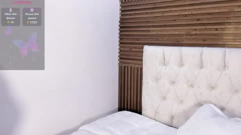 Zarina Waynne online show from April 2026 06:21:01 PM