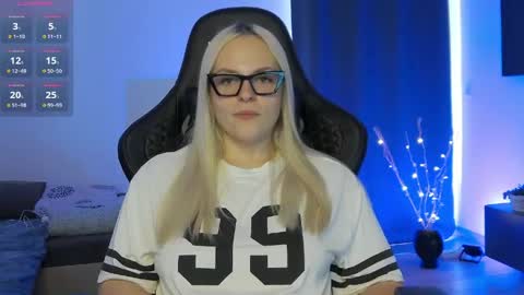 Zaya Izback -  online show from April 2026 03:32:01 PM