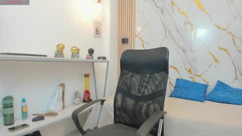 Snapshot of zayn_fox32 chatting on May 2026 07:56:01 PM Zayn online show from May 2026 07:56:01 PM