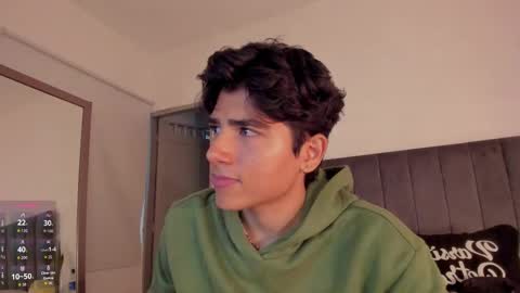 Snapshot of zayotto chatting on December 2025 04:51:01 AM Hii im Zay. I save money for education. PVT Open. online show from December 2025 04:51:01 AM