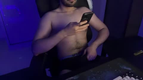 Snapshot of ze_boi chatting on April 2026 05:43:01 PM Ze online show from April 2026 05:43:01 PM