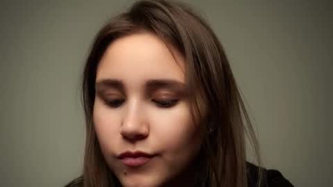 Emilia online show from October 2025 01:04:02 AM