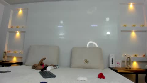Snapshot of zenda_evans chatting on September 2025 04:27:01 AM Zenda Evans online show from September 2025 04:27:01 AM
