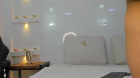 Zenda Evans online show from April 2026 03:40:02 AM