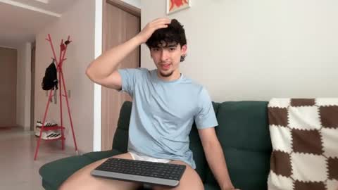 Snapshot of zenn_rush chatting on July 2026 02:09:01 PM Zenn online show from July 2026 02:09:01 PM