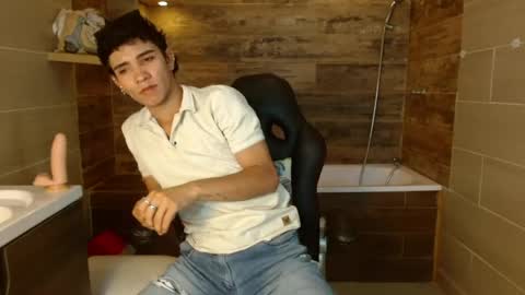 Snapshot of zeus_pire chatting on June 2026 07:29:01 PM Z E U S online show from June 2026 07:29:01 PM