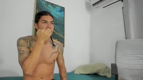 zeus_sm online show from March 2025 06:39:02 AM