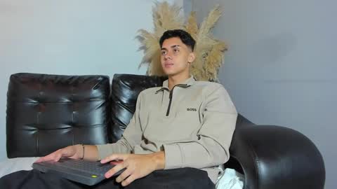 Zeus Brant online show from April 2026 01:39:02 PM