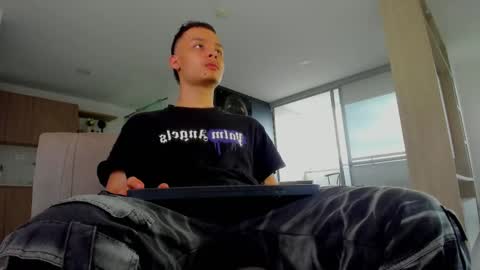 zeus online show from November 2025 08:10:01 PM