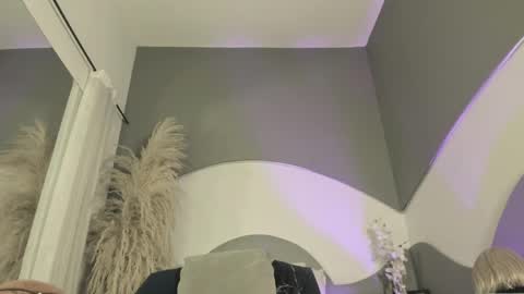 Snapshot of zhally_dee chatting on May 2026 11:49:01 AM zhally_dee online show from May 2026 11:49:01 AM