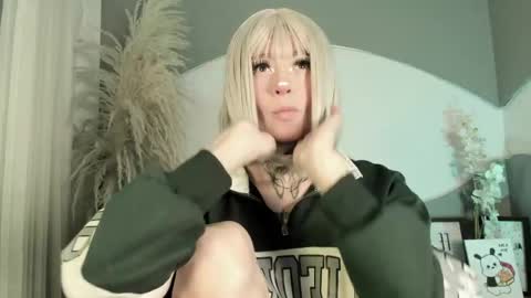 Snapshot of zhally_dee chatting on June 2026 11:49:02 AM zhally_dee online show from June 2026 11:49:02 AM