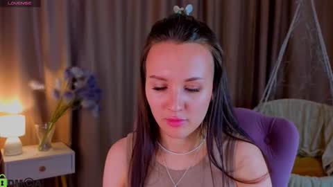 Zlata  Mon Tue Thu Fri Sun Sa GMT 3 0000pm - 0600pm  online show from September 2025 03:36:01 PM