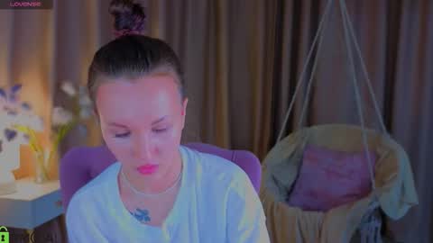 Zlata  Mon Tue Thu Fri Sun Sa GMT 3 0000pm - 0600pm  online show from October 2025 04:36:02 PM