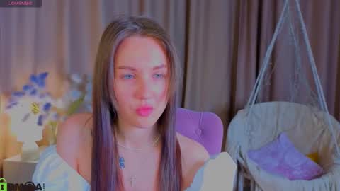 Zlata  Mon Tue Thu Fri Sun Sa GMT 3 0000pm - 0600pm  online show from October 2025 04:37:01 PM