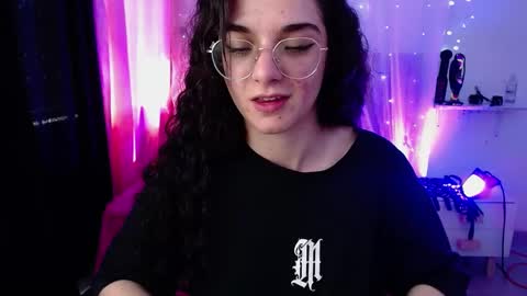 Snapshot of zoe_0111 chatting on January 2025 05:27:01 PM zoe_0111 online show from January 2025 05:27:01 PM