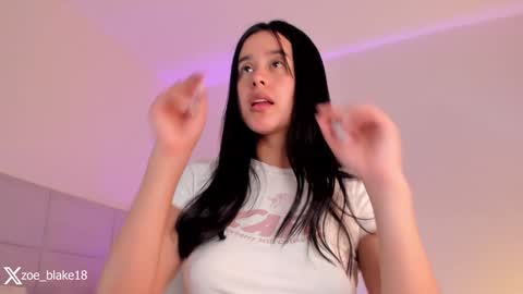 Snapshot of zoe_blake18 chatting on December 2024 02:48:02 PM Zoe online show from December 2024 02:48:02 PM