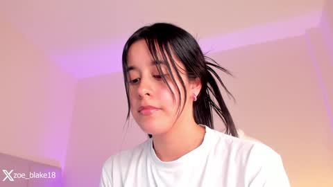 Snapshot of zoe_blake18 chatting on December 2024 12:44:01 AM Zoe online show from December 2024 12:44:01 AM