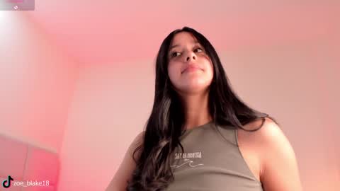 Snapshot of zoe_blake18 chatting on January 2025 01:45:02 AM Zoe online show from January 2025 01:45:02 AM