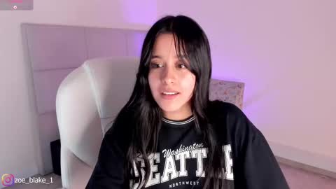 Snapshot of zoe_blake18 chatting on February 2025 10:20:02 PM Zoe online show from February 2025 10:20:02 PM