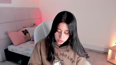 Snapshot of zoe_blake18 chatting on March 2025 09:18:02 PM Zoe online show from March 2025 09:18:02 PM