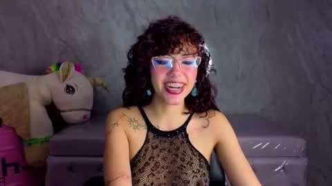 zoe_ch_ online show from June 2026 03:04:01 AM