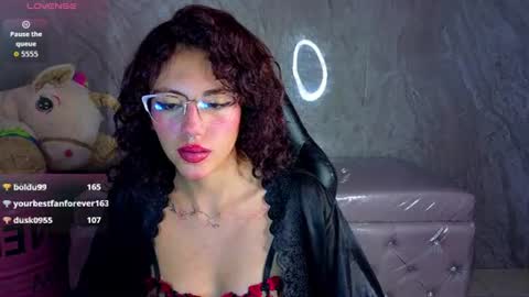 zoe_ch_ online show from June 2026 03:18:01 PM